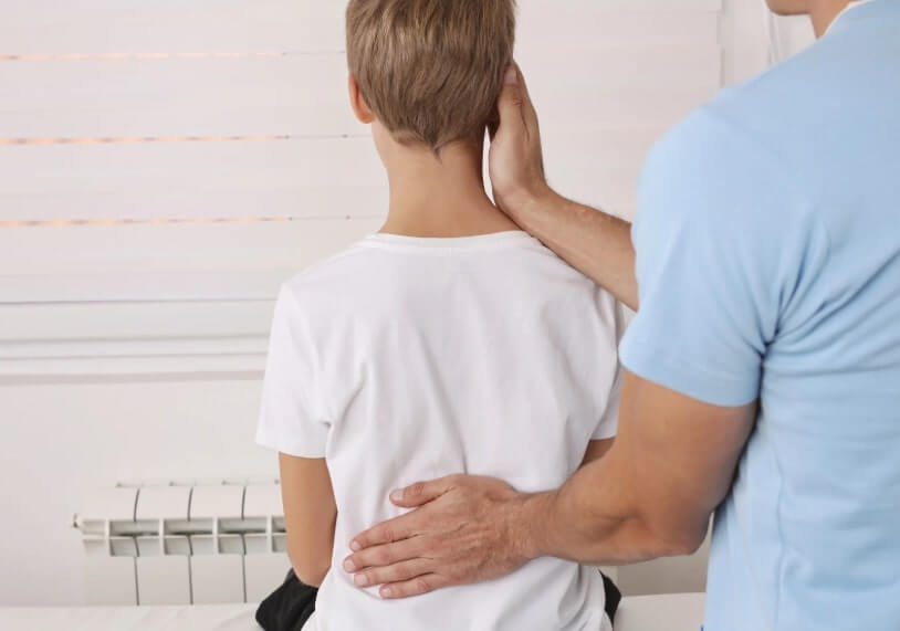 pediatric_chiropractic_adjustment_child_neck_back-new